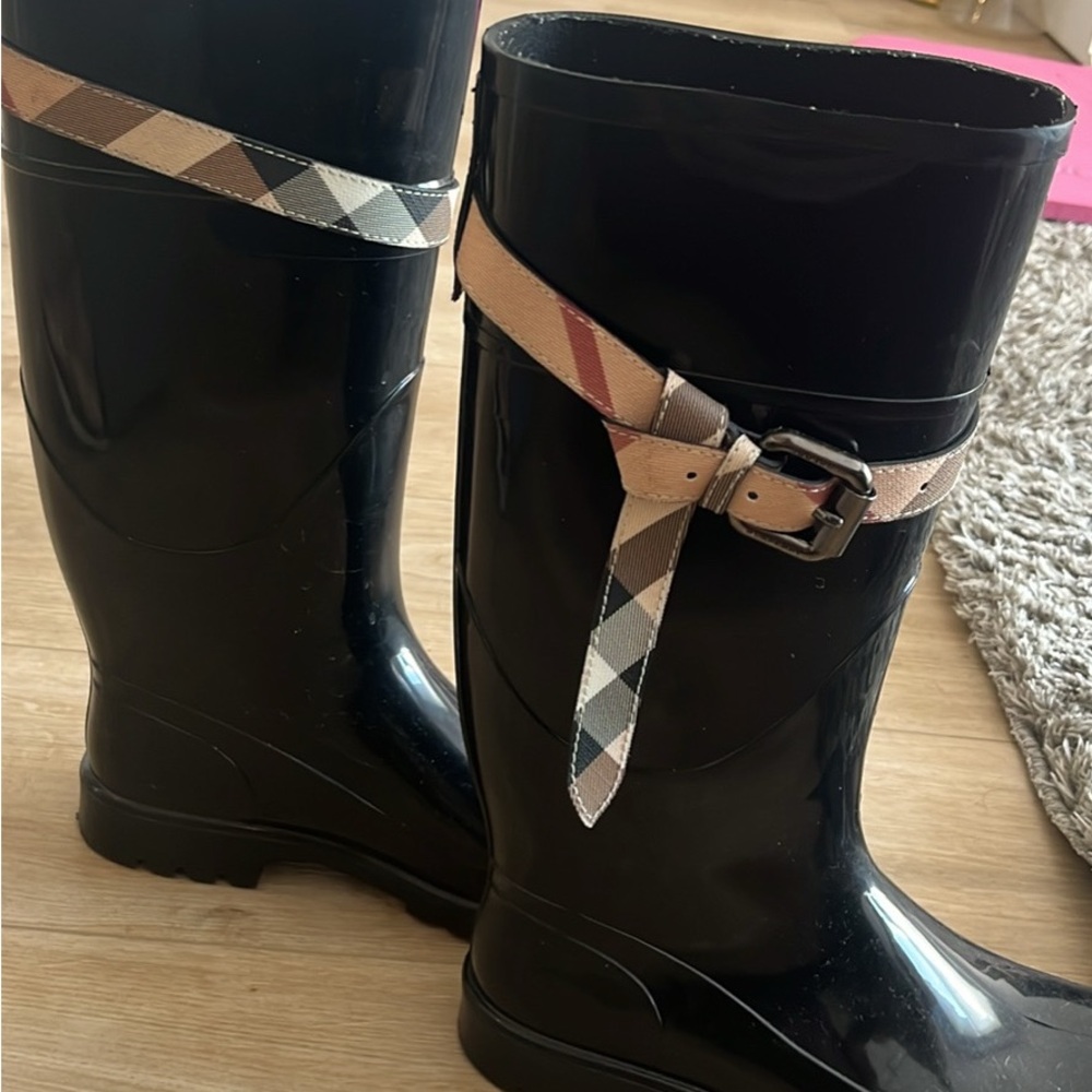 Burberry Black Rain Boots with Tan and Brown Accents